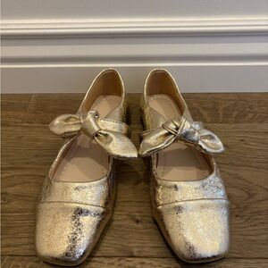 New Women’s Gold Shoes with Bow